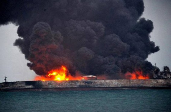 Չինաստանի ափի մոտ այրվող լցանավը կարող է պայթել