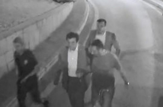 Համացանցում հայտնվել է տեսանյութ, որում երևում է՝ ինչպես է Թուրքիայի էկոնոմիկայի նախարարը փախչում հեղաշրջման փորձի գիշերը