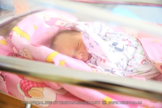 2017թ. դեկտեմբերի 29-ից մինչև 2018թ. հունվարի 7-ը մայրաքաղաքում ծնվել է 465 երեխա