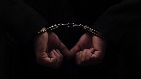 Во Франции протестующие надзиратели блокируют тюрьмы