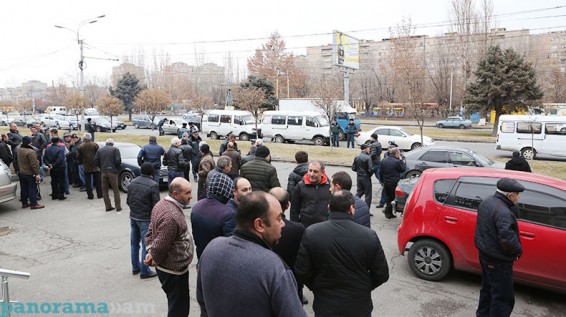 В Ереване на акцию протеста вышли водители маршруток