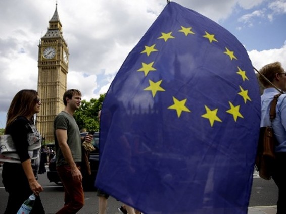 Մեծ Բրիտանիայում կես միլիոն ստորագրություն է հավաքվել նոր հանրաքվե անցկացնելու պահանջով