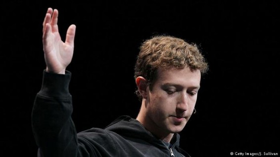 Пользователи Facebook проводят в соцсети все меньше времени