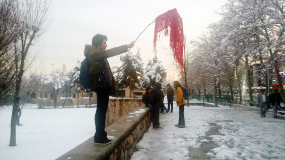 В Иране арестовали около 30 женщин за акцию против ношения хиджабов