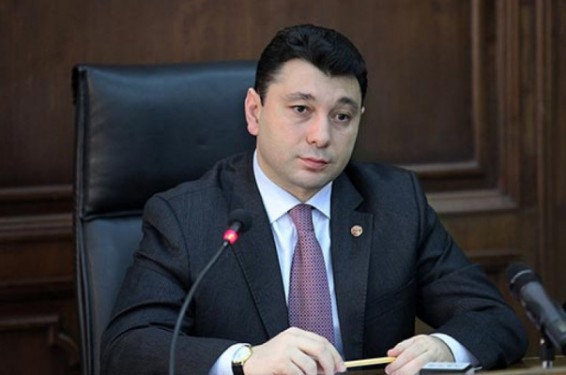 Ես ճարտարապետ չեմ, բայց Արամ Մանուկյանի արձանը նորմալ էր, նրա  կերպարի մեջ էր. Շարմազանով