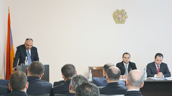 Թբիլիսյան խճուղում երեք ավտոմեքենաների մասնակցությամբ վթար է տեղի ունեցել