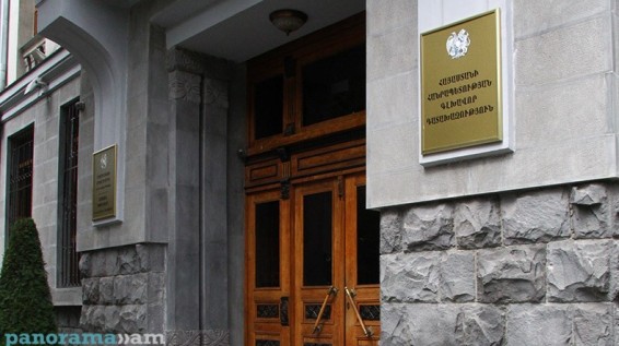 Сотруднику Следственного комитета Армении предъявлено обвинение в получении взятки в особо крупных размерах