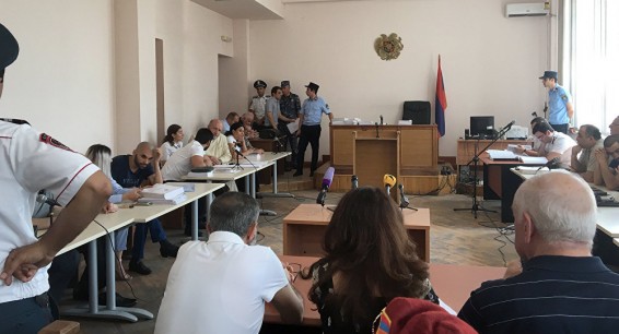Замминистра юстиции Армении предупредил адвокатов и нахальных судей