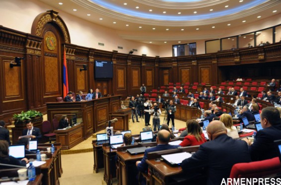 ՀՀ-ն ընտրել է աջակողմյան երթևեկություն. ԱԺ-ում քննարկվում է աջ ղեկ ունեցող մեքենաներին արգելքի մասին նախագիծը