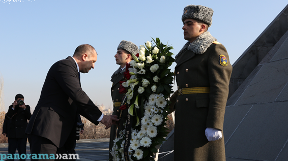 Президент Болгарии Румен Радев в «Цицернакаберде» почтил память жертв Геноцида армян