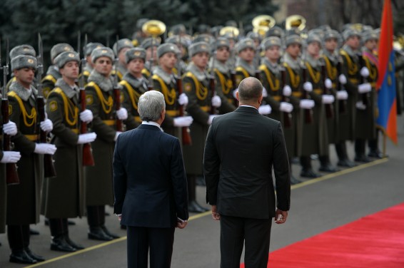 Состоялась официальная церемония прощания с прибывшим с государственным визитом в Армению президентом Болгарии