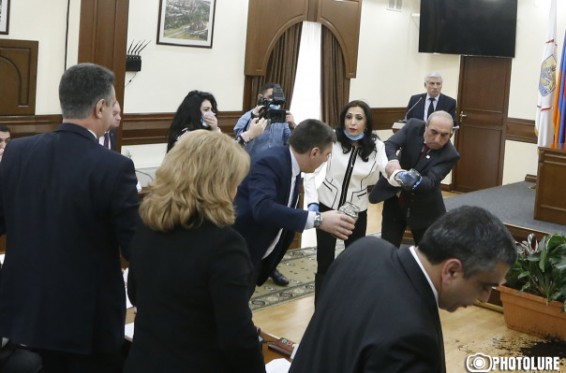 Երևանի քաղաքապետարանում ծեծկռտուքի փաստով հարուցվել է քրեական գործ՝ խուլիգանության և ծեծի հատկանիշներով