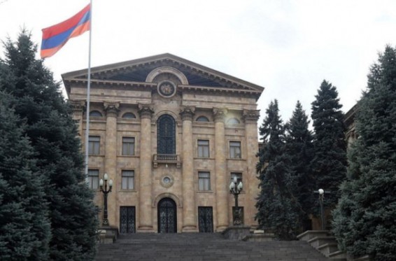 «Ծառուկյան» խմբակցությունը առաջարկում է փոփոխել ընտրական օրենսգիրքը, ԱԺ փոխնախագահն էլ հիշեցնում է ՝ այն ընդունվել է քաղաքական մեծ կոնսենսուսի արդյունքում. Քննարկում ԱԺ Պետաիրավական հանձնաժողովում