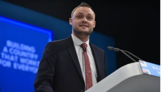 Лидер британских лейбористов требует извинений за слова о шпионаже