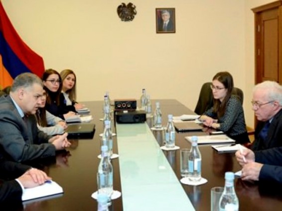 Դավիթ Հարությունյանը բրիտանացի փորձագետի հետ քննարկել է ՀՀ աշխատանքային օրենսդրության հարցերը