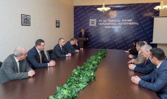 Արման Սահակյանը պատվոգիր է հանձնել Մկրտիչ Գրաբսկուն