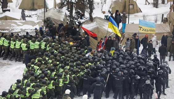 Число силовиков, пострадавших при потасовке у здания Рады, возросло до 14