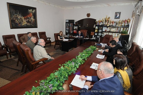 Յուրաքանչյուր հինգշաբթի մայրաքաղաքի վարչական շրջաններում կազմակերպվում են բնակիչների ընդունելություններ
