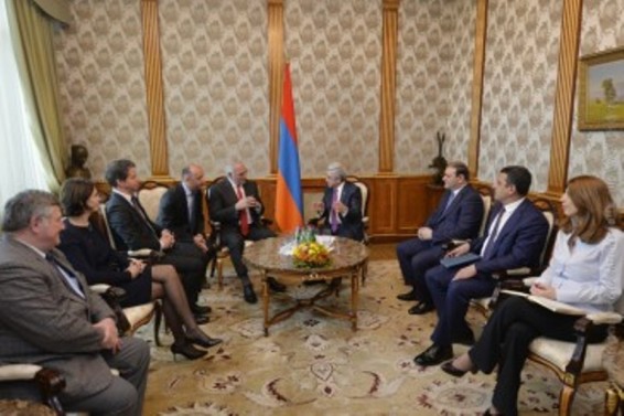 Նախագահը ընդունել է Լիոնի քաղաքապետի գլխավորած պատվիրակությանը