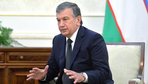Президент Узбекистана прибыл с первым визитом в Душанбе