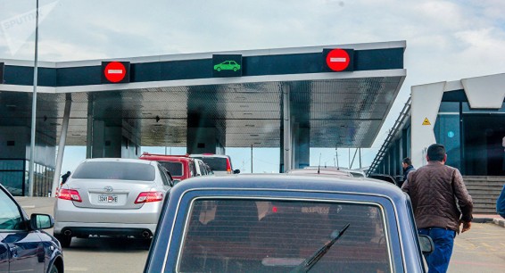 Сотрудников армянской таможни Баграташен задержали за получение взяток