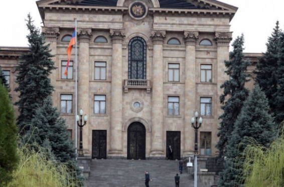 Բուհի խորհրդի կազմում կարող է լինել քաղաքական պաշտոն զբաղեցնող անձ. «Ելքի» պատգամավորը դժգոհեց՝ «եղած դրական դրույթն էլ հանվեց»