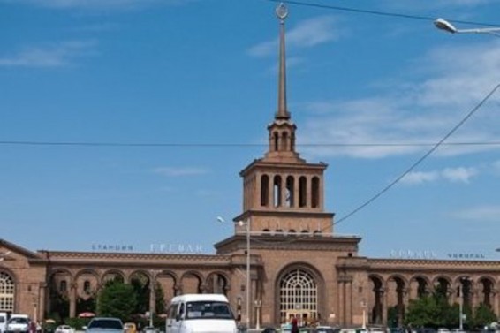 «Հրապարակ». Իրարանցում, հրմշտոց, վեճ երկաթուղային կայարանում