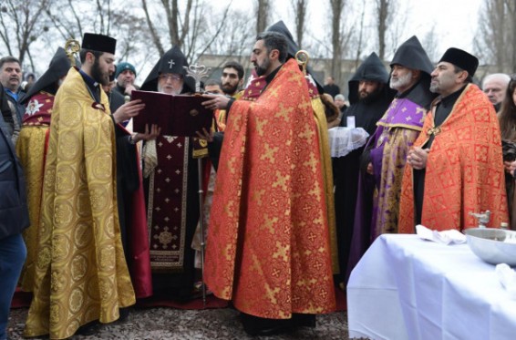 Photo. Ամենայն Հայոց Կաթողիկոսը կատարել է Կիևի հայկական եկեղեցու հիմնարկեքը