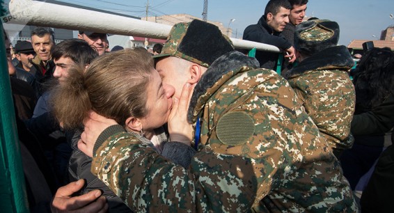 Родители солдат из Еревана через месяц смогут увидеть сыновей