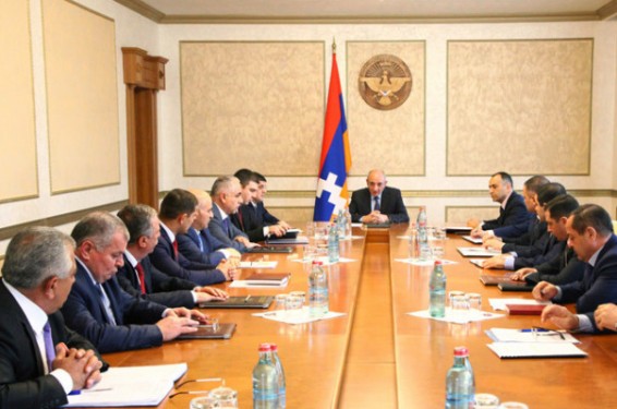 Բակո Սահակյանը խորհրդակցություն է անցկացրել Արցախի շրջվարչակազմերի ղեկավարների և Ստեփանակերտի քաղաքապետի մասնակցությամբ