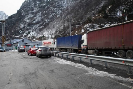 Ստեփանծմինդա-Լարս ավտոճանապարհը շարունակում է փակ մնալ ծանրաքաշ ավտոմեքենաների համար