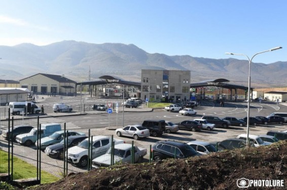 Քաղաքացին մեղադրվում է ապրանքը չմաքսազերծելու համար մաքսակետի ուղեփակոցը կոտրելու և ՊԵԿ-ին 925 000 դրամ վնաս պատճառելու մեջ