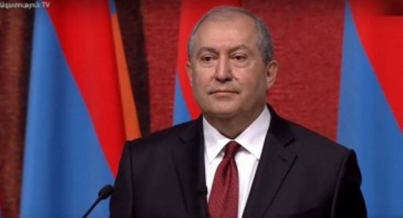 Աստված ինձ օգնական. ՀՀ 4-րդ նախագահի երդման արարողությունը սկսվեց
