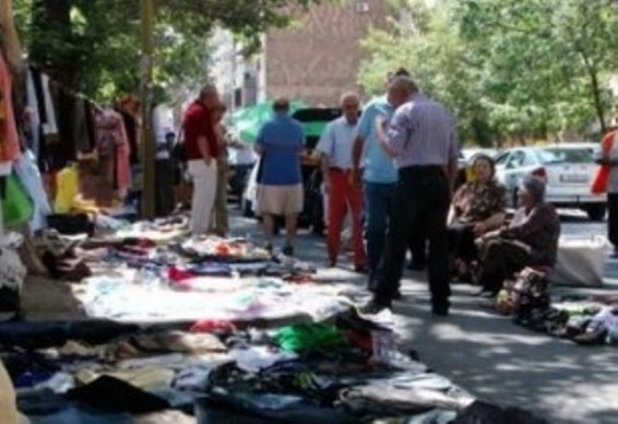 Վերնիսաժում քաղաքացիներին արգելում են առևտուր անել