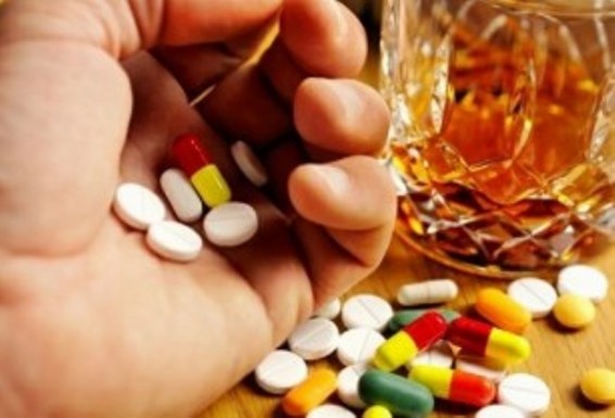 Ինչու՞ չի կարելի խառնել ալկոհոլը դեղամիջոցների հետ