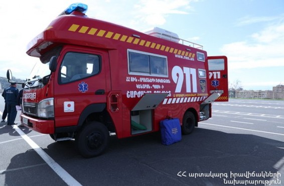 Երկաթյա հենասյունն ընկել է «Ford Transit»-ի վրա