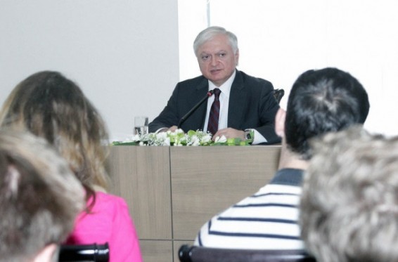 Էդվարդ Նալբանդյանը Եվրոպայի քոլեջի ուսանողներին ներկայացրել է ՀՀ արտաքին քաղաքականության առաջնահերթությունները
