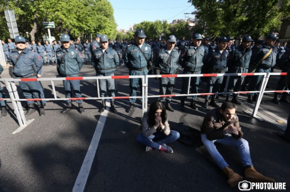 Ցուցարարները փակել են Բաղրամյան պողոտան և Մոսկովյան փողոցը, փորձել են խոչընդոտել մետրոպոլիտենի աշխատանքը