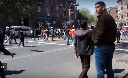 Ոստիկանությունն ուժեր է կենտրոնացրել Պարոնյան փողոցում