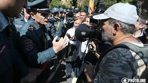Video. Նիկոլ Փաշինյանի և Վալերի Օսիպյանի զրույցը՝ բախումներից առաջ