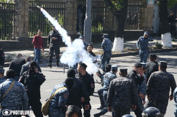 Полиция Армении призывает организаторов акций протеста исключить участие в них подростков