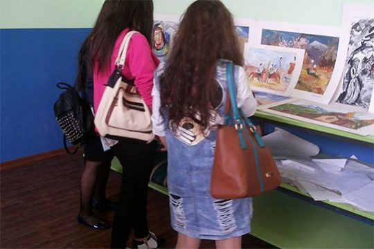 Հրազդանի 10-րդ ավագ դպրոցի աշակերտներին թույլ չեն տալիս դուրս գալ դպրոցից. ՀՔԱՎ