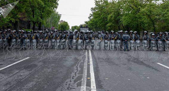 Баграмян перекрыт колючей проволокой и спецтехникой