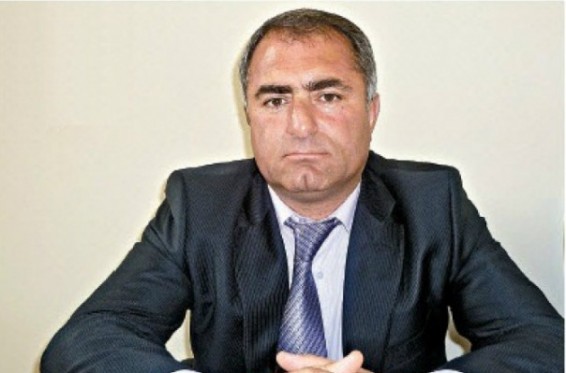 Ցուցարարները ծեծել են ՀՀԿ-ական պատգամավոր Նաիրի Սահակյանին՝  Աշտարակ-Երևան ճանապարհը բեռնատարներով փակելու պատճառով