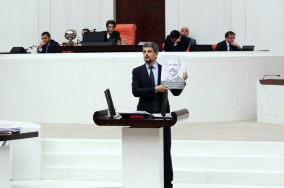 «Իմ տատիկը, իմ պապիկը պատերազմի պատճառով չեն մահացել, պարո՛ն նախագահ, իմ տատիկն ու պապիկը զինվորներ չէին». Փայլանը՝ Էրդողանին