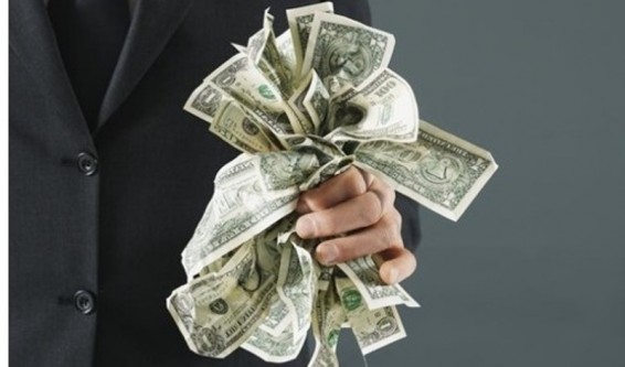 Փարիզում հարկերից խուսափելու համար դատում են տարեց միլիարդատիրոջը