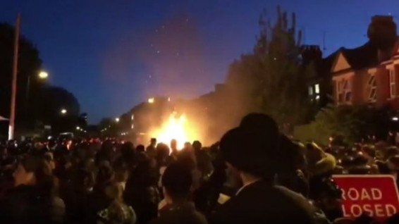 Десять человек пострадали из-за взрыва на еврейском празднике в Лондоне