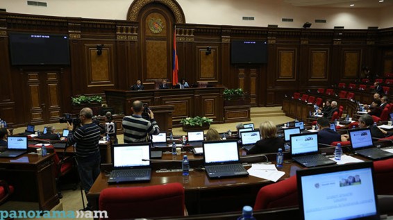 НС Армении обсуждает вопрос избрания судьи Конституционного суда РА