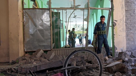 Афганистан: взрыв в мечети унес жизни 12 человек