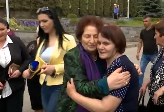 Video. Ռոզա Ծառուկյանը դրամական աջակցություն է ցուցաբերել Ոսկեպարում զոհված ոստիկանների ընտանիքներին